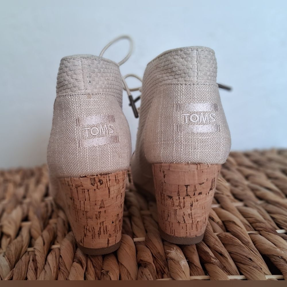 TOMS Sz W7 Neutral Linen Lace-Up Wedge Ankle Booties - Picture 4 of 7